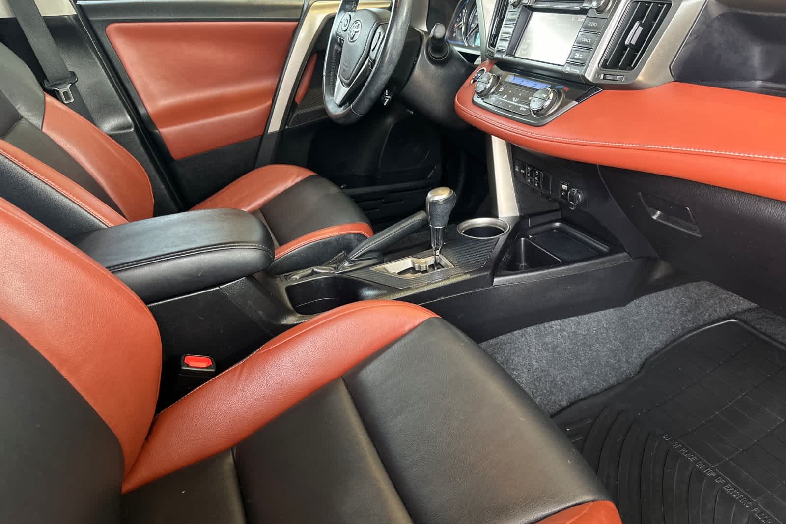 Thumbnail: 2015 Toyota RAV4 - 16