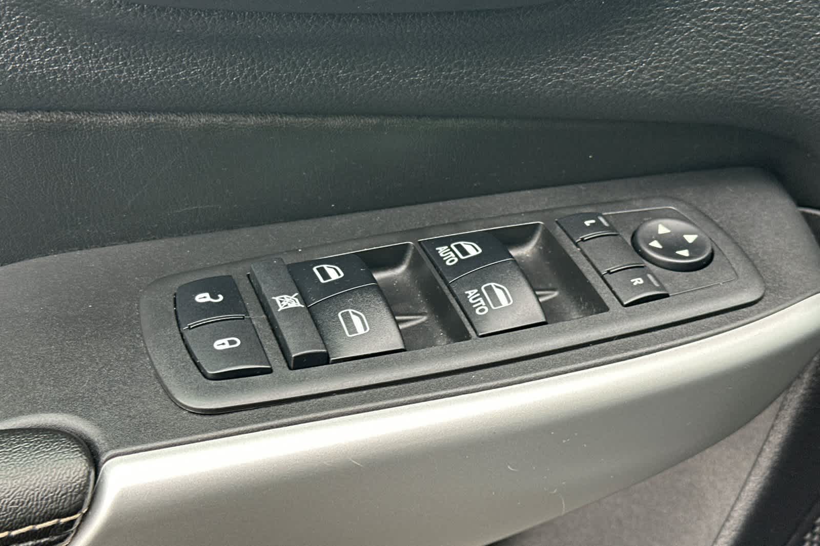 Thumbnail: 2018 Jeep Cherokee - 13