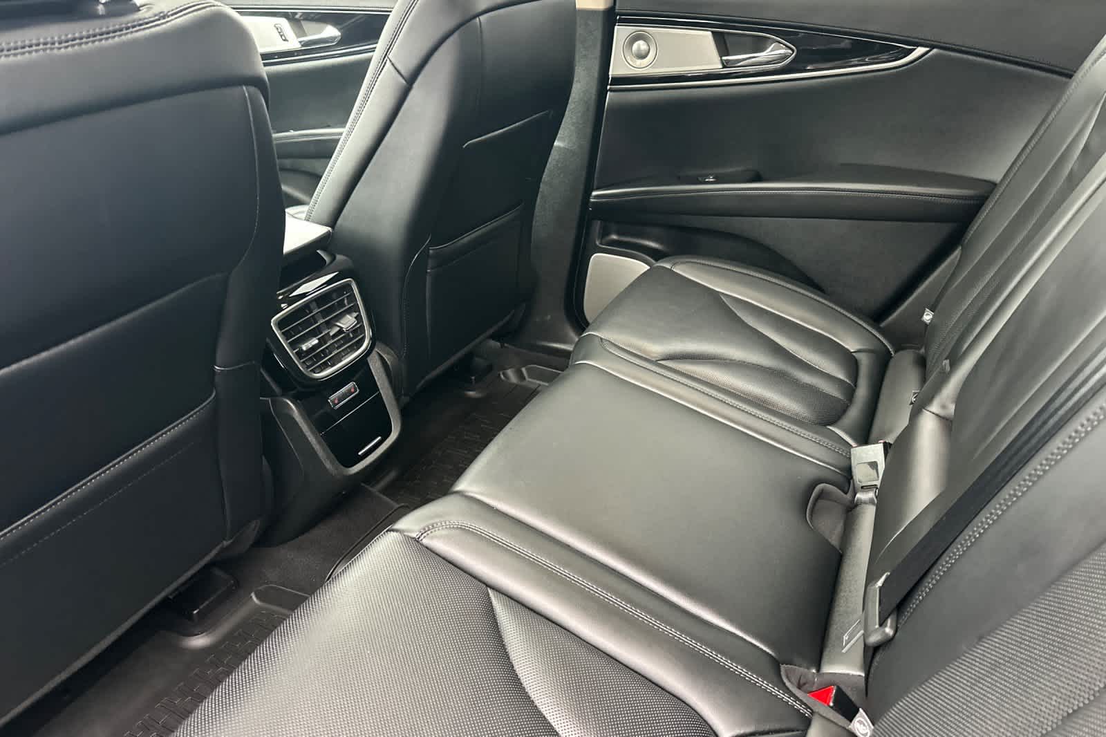 Thumbnail: 2023 Lincoln Nautilus - 4