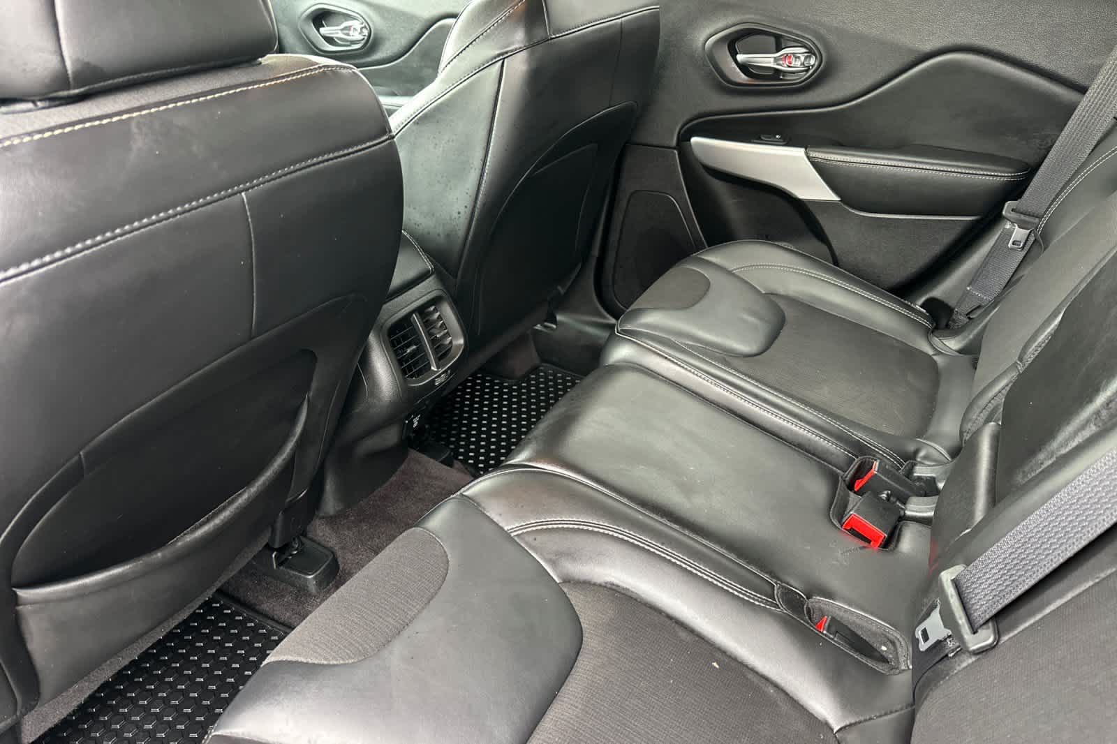 Thumbnail: 2018 Jeep Cherokee - 4