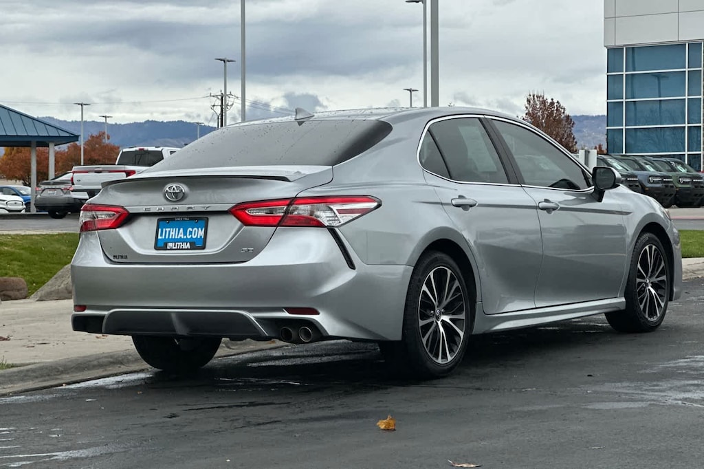Used 2020 Toyota Camry SE Sedan