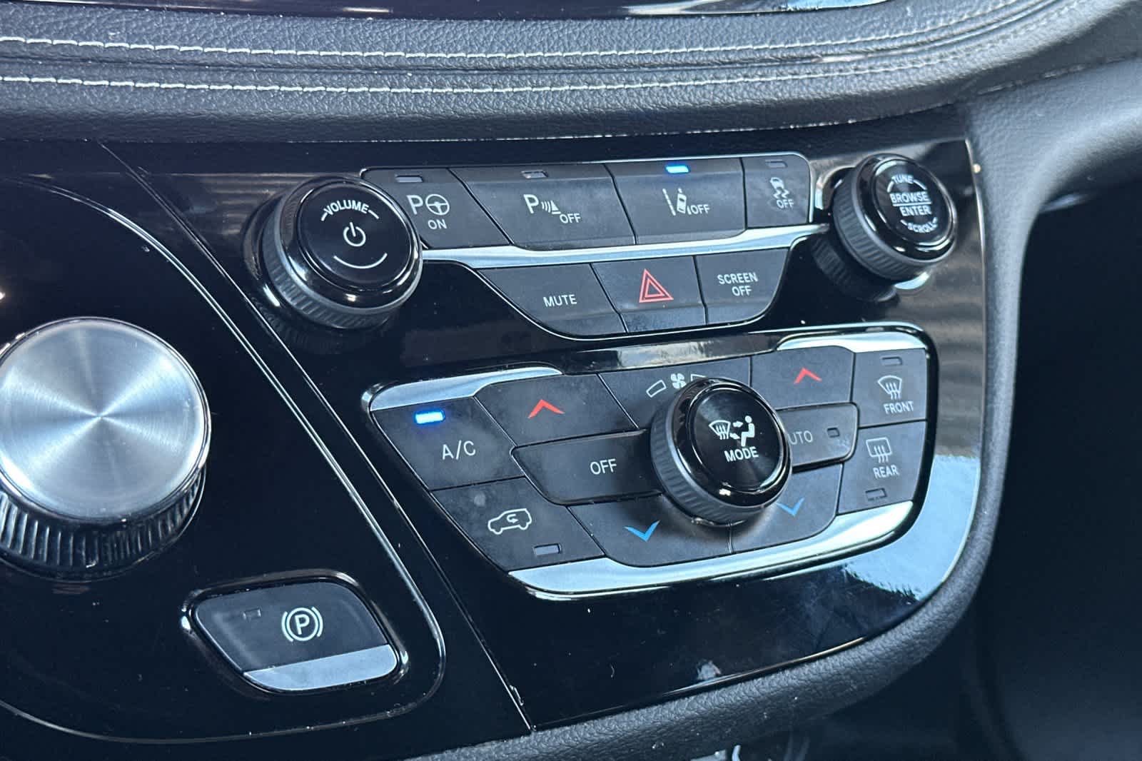 Thumbnail: 2025 Chrysler Pacifica - 23