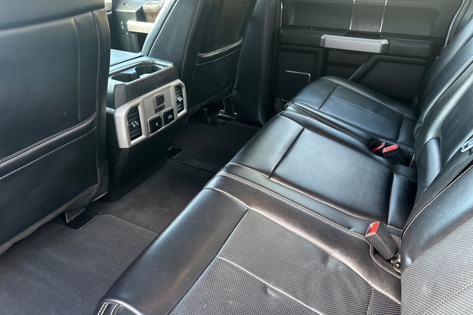 2021 Ford F-350 Lariat photo 4