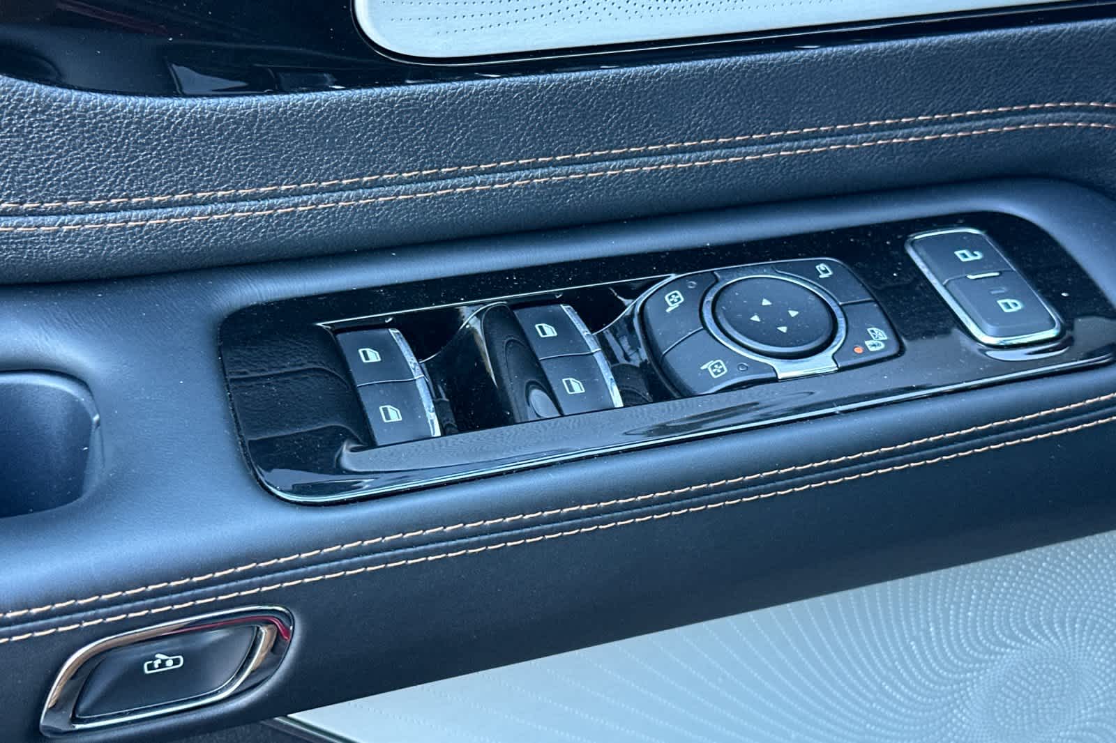 Thumbnail: 2025 Lincoln Aviator - 13