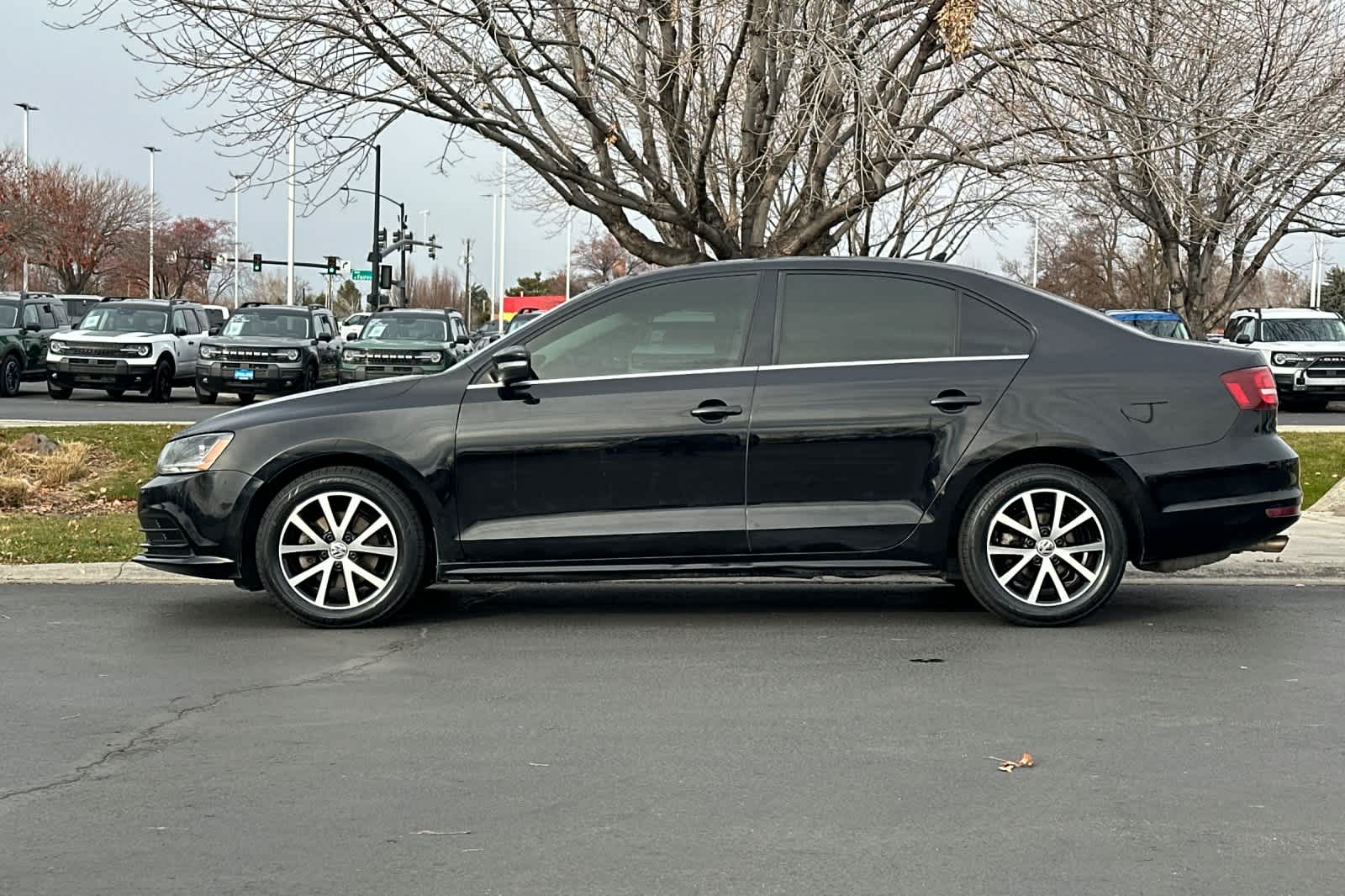 Thumbnail: 2017 Volkswagen Jetta - 5