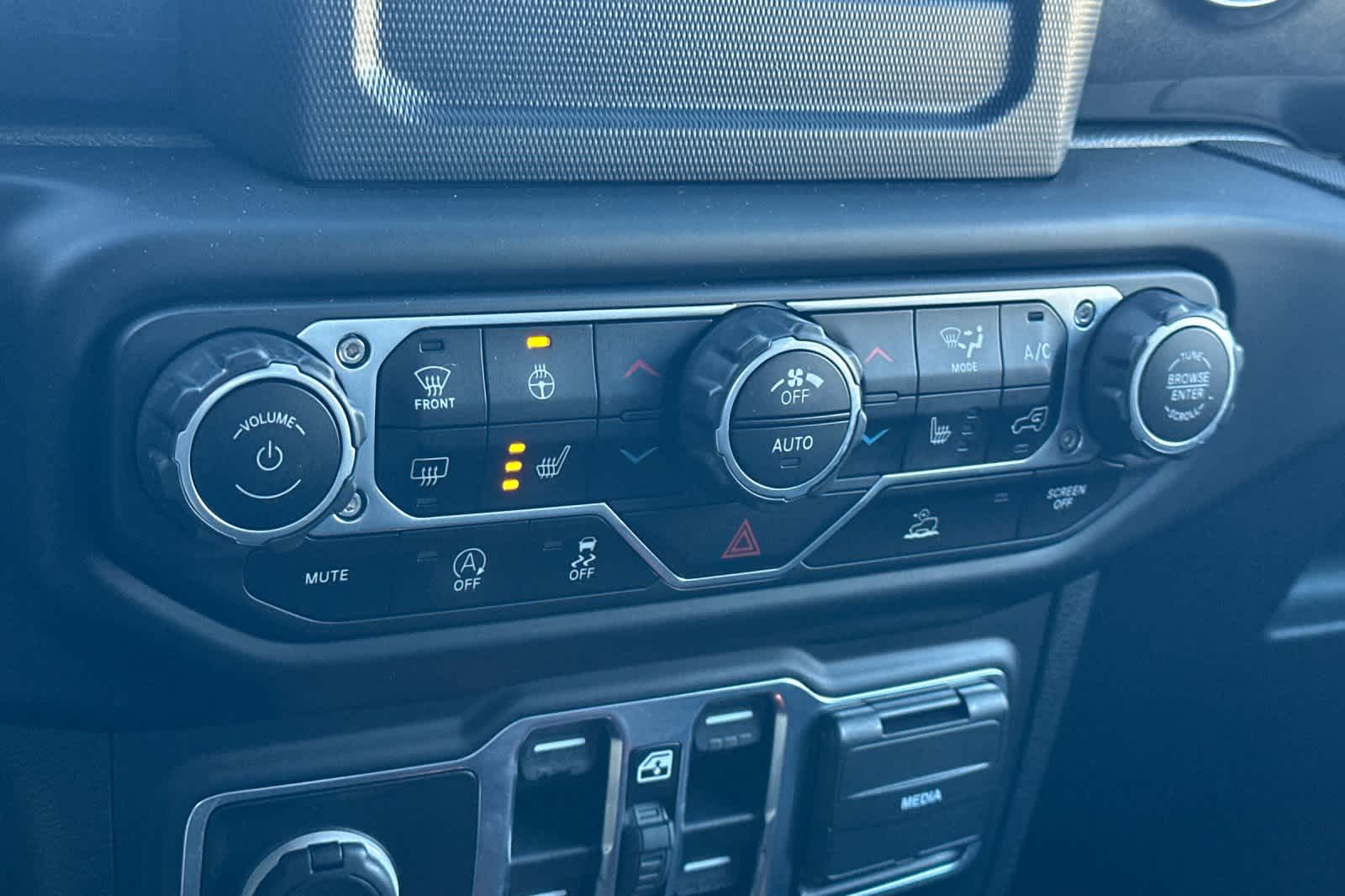 Thumbnail: 2020 Jeep Gladiator - 19