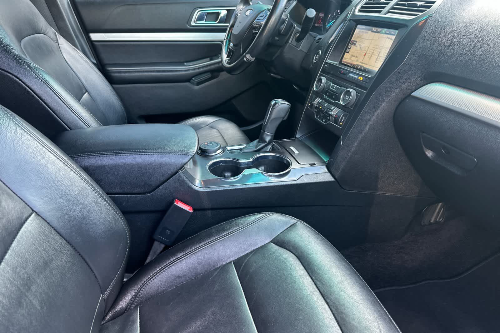 Thumbnail: 2016 Ford Explorer - 17