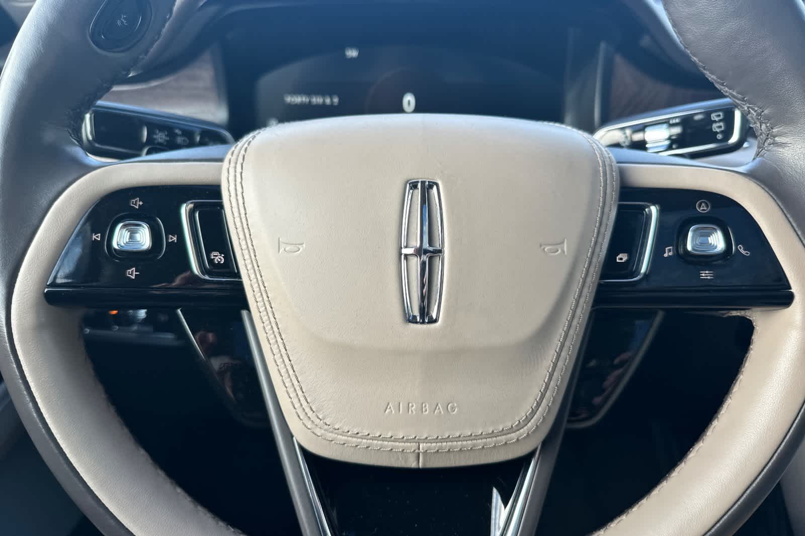 Thumbnail: 2023 Lincoln Aviator - 24