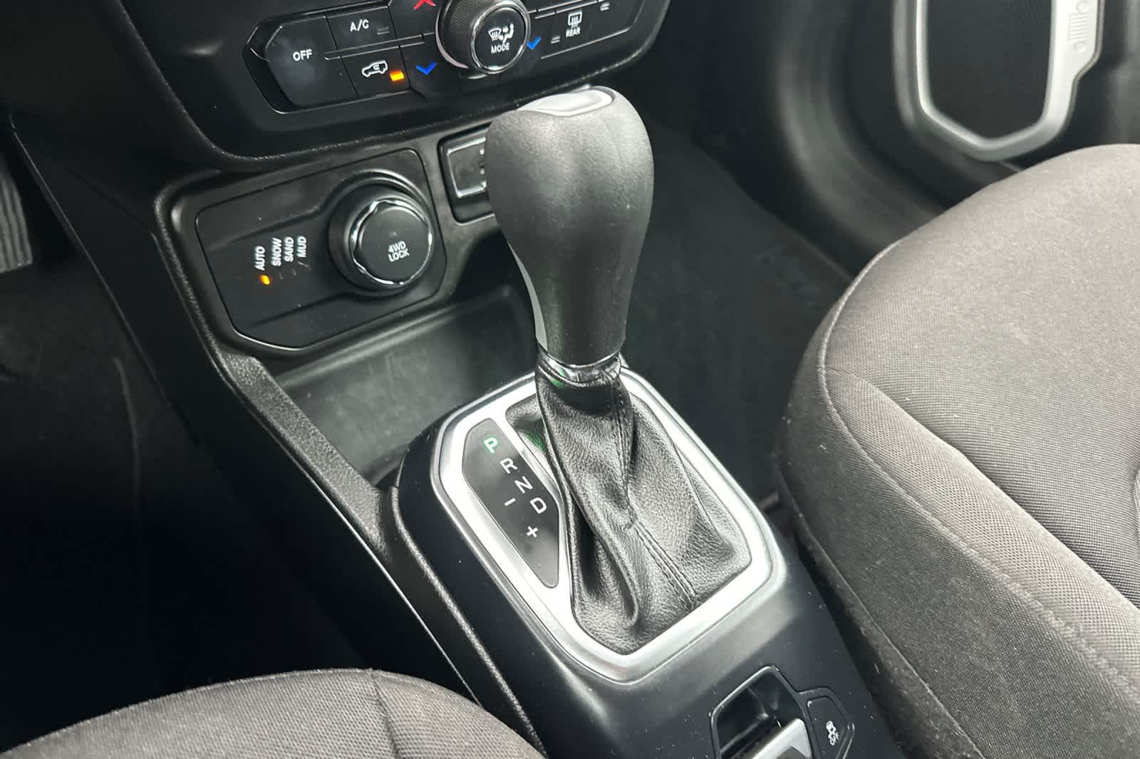 Thumbnail: 2018 Jeep Renegade - 21