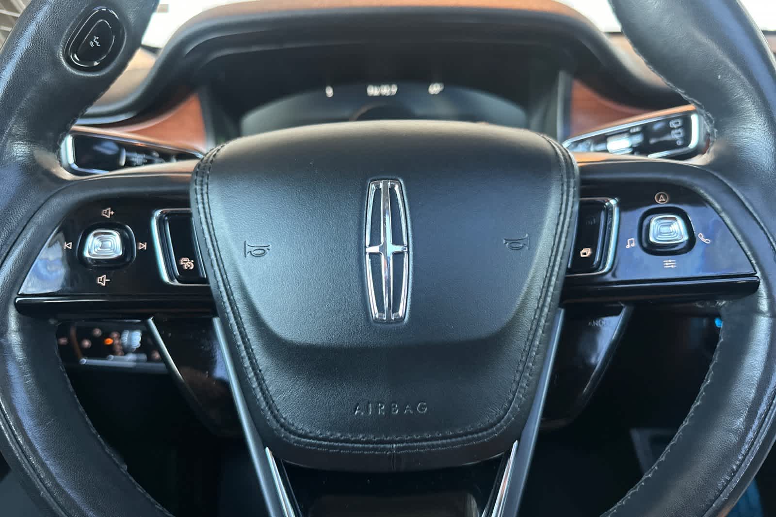 Thumbnail: 2021 Lincoln Aviator - 25
