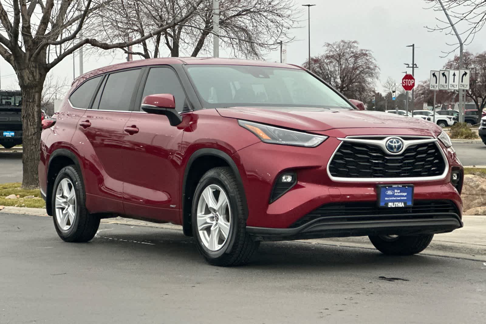 Thumbnail: 2023 Toyota Highlander - 9