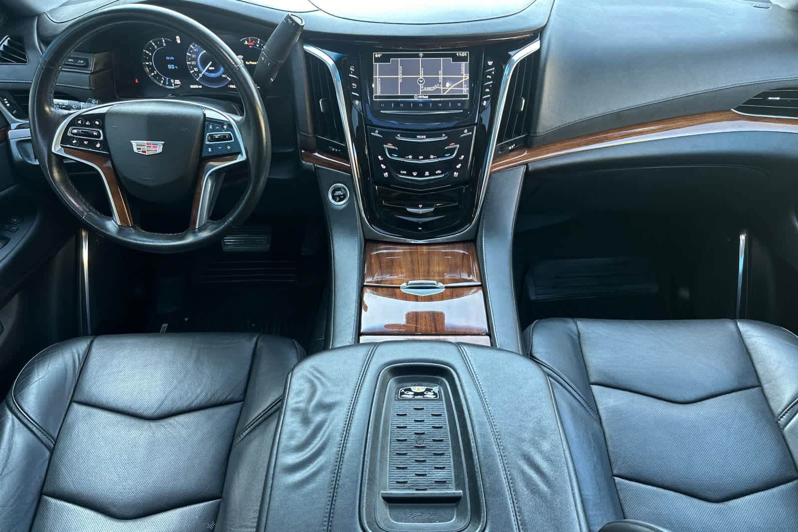 2016 Cadillac Escalade Luxury photo 2