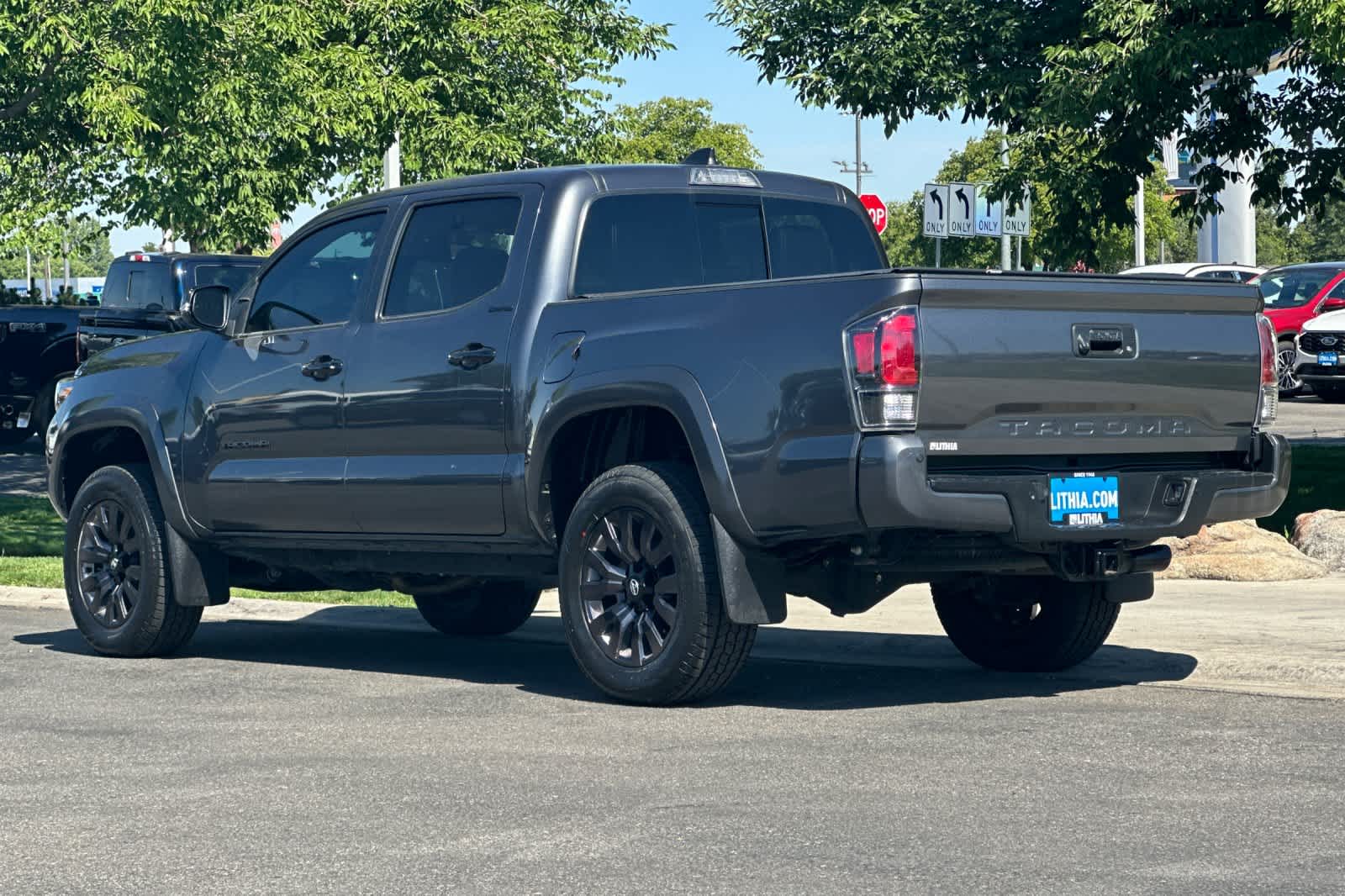 Thumbnail: 2022 Toyota Tacoma - 6