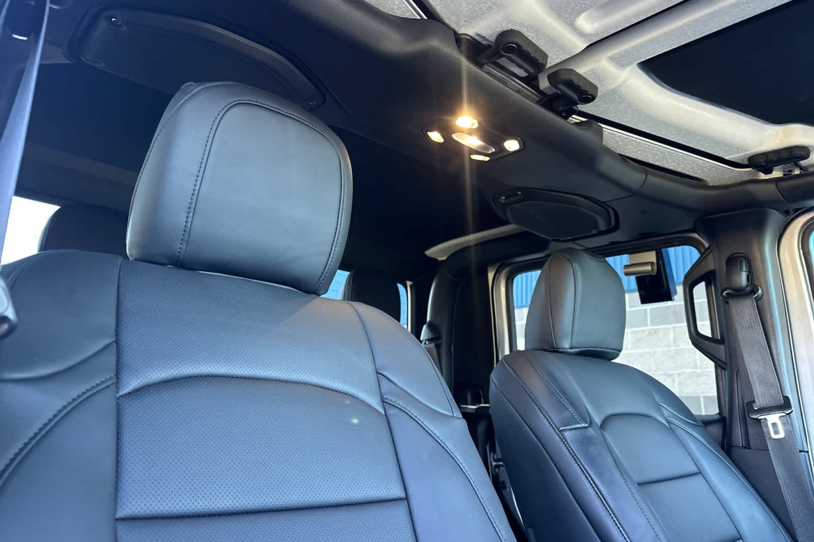 Thumbnail: 2020 Jeep Gladiator - 16