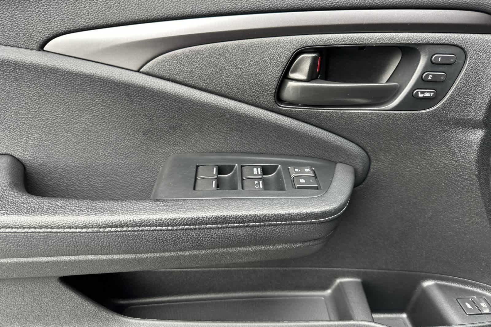 Thumbnail: 2022 Honda Passport - 12