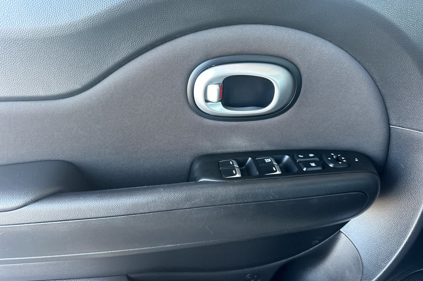Thumbnail: 2017 Kia Soul - 12