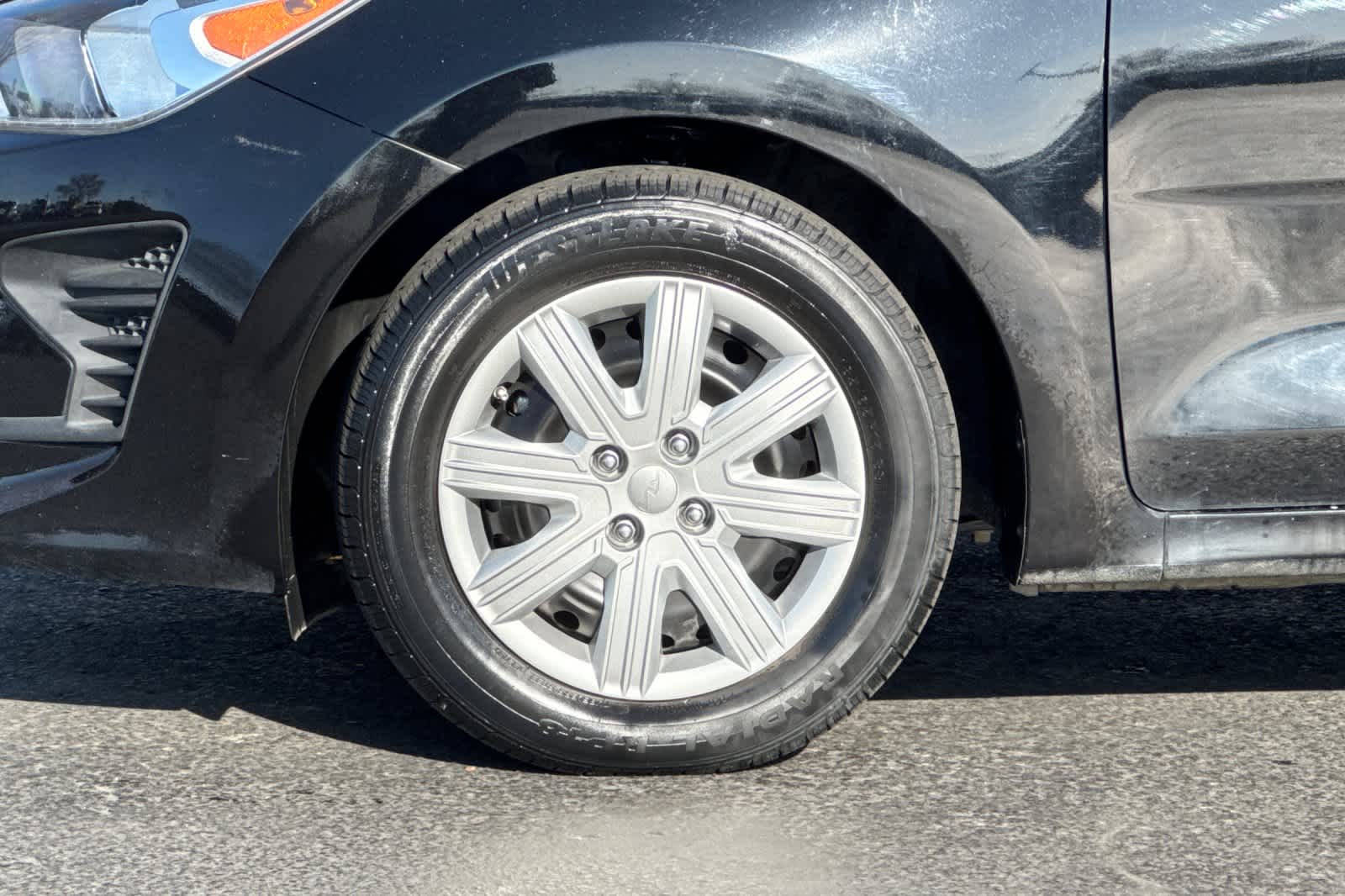 Thumbnail: 2022 Kia Rio - 25