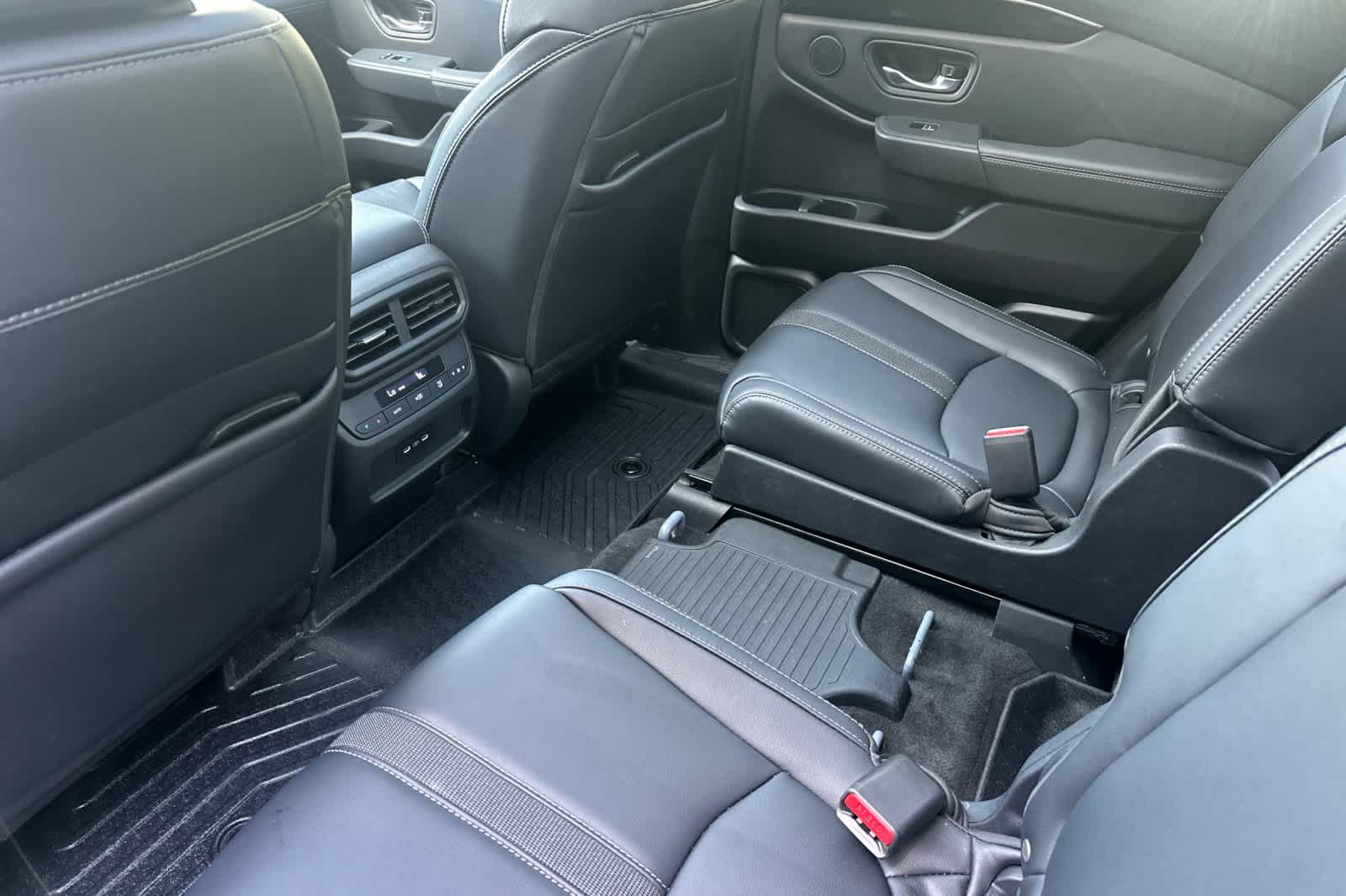 2024 Honda Pilot Touring photo 4