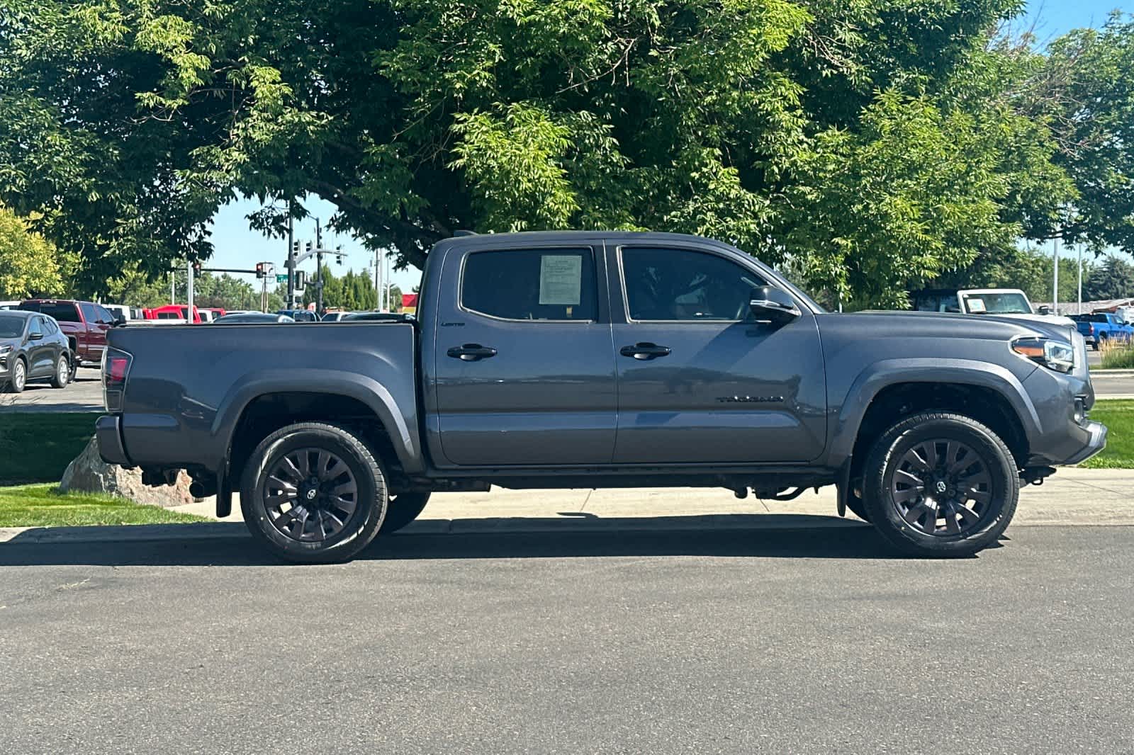 Thumbnail: 2022 Toyota Tacoma - 8