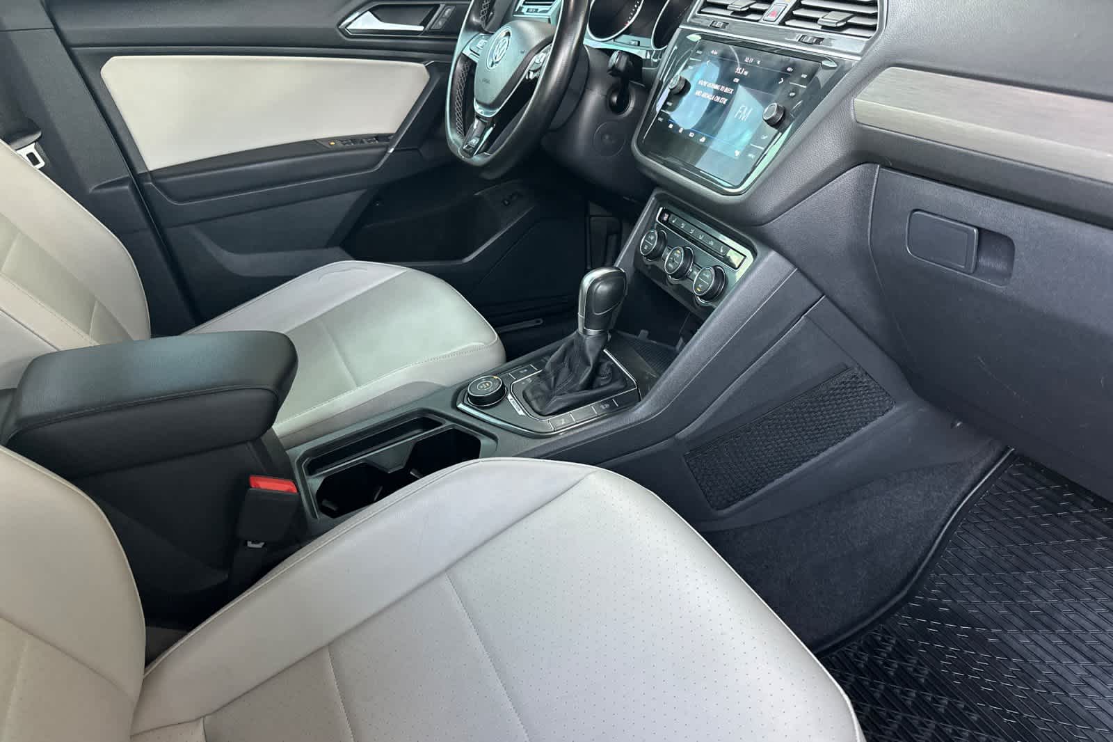 Thumbnail: 2018 Volkswagen Tiguan - 17