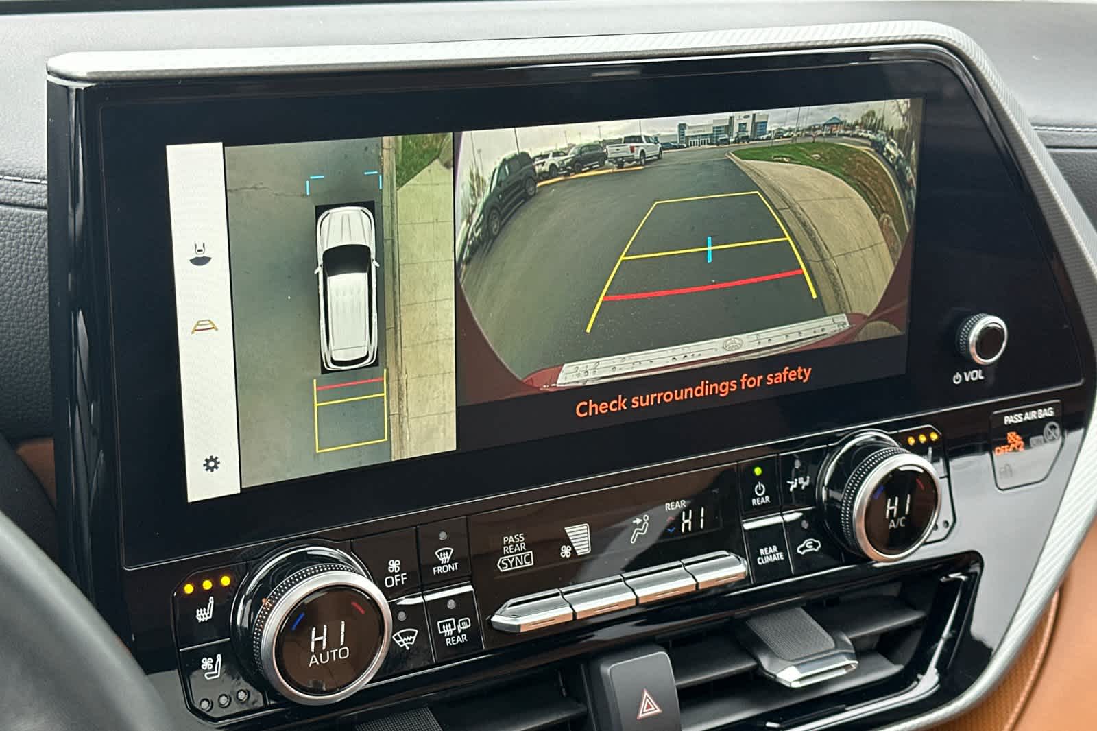 Thumbnail: 2023 Toyota Highlander - 20