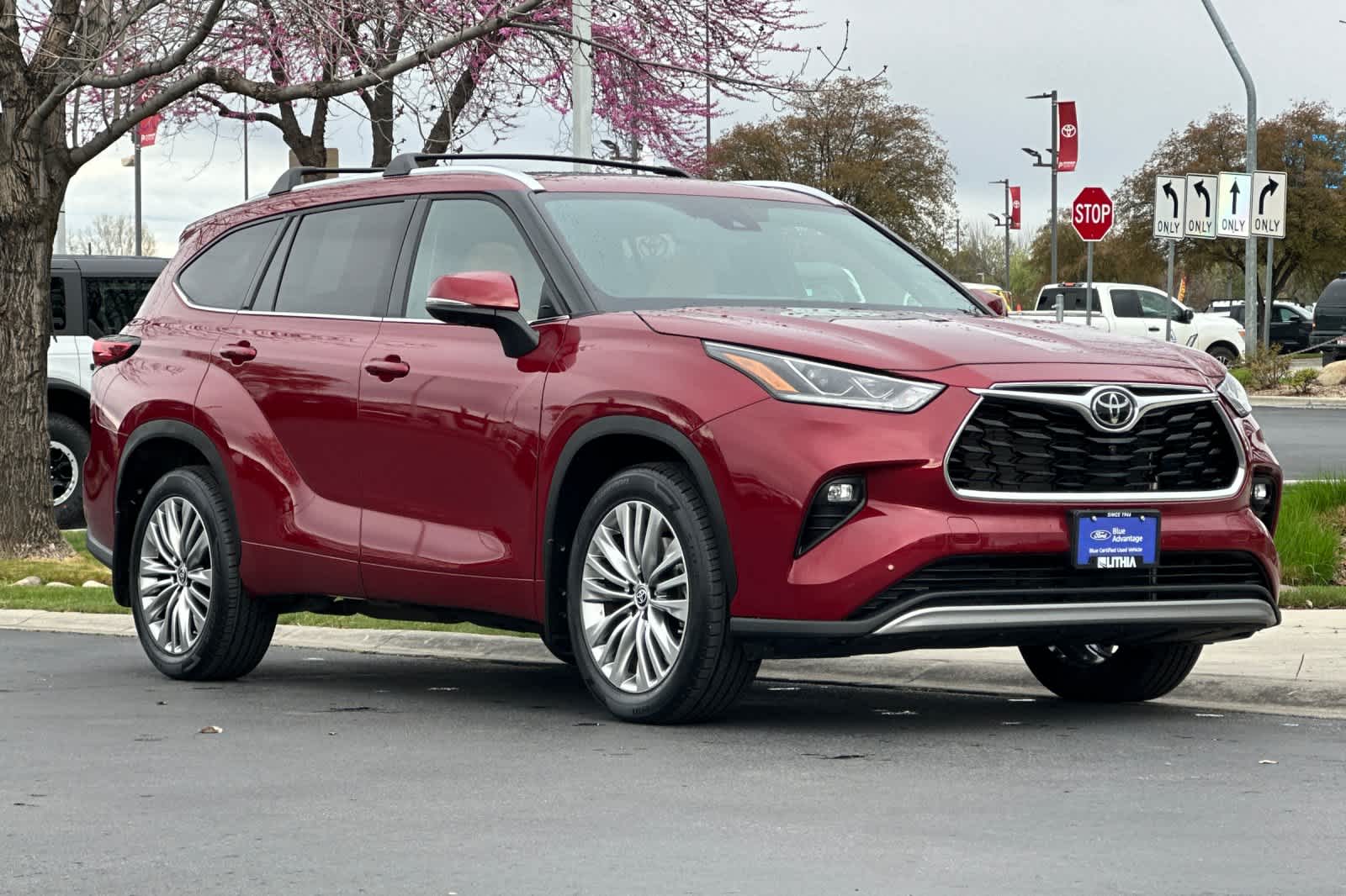Thumbnail: 2023 Toyota Highlander - 9