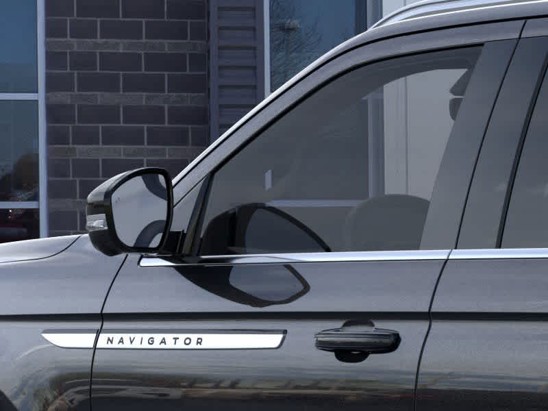 Thumbnail: 2025 Lincoln Navigator L - 20