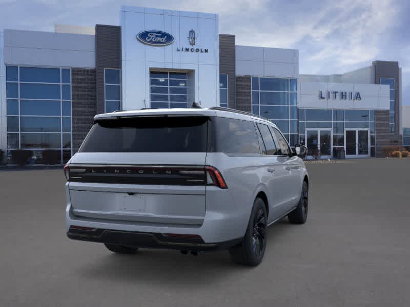 Thumbnail: 2025 Lincoln Navigator L - 8