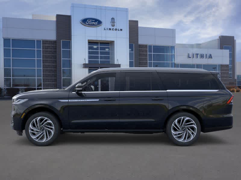 Thumbnail: 2025 Lincoln Navigator L - 3