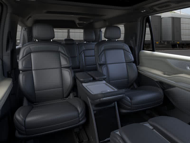 Thumbnail: 2025 Lincoln Navigator L - 11