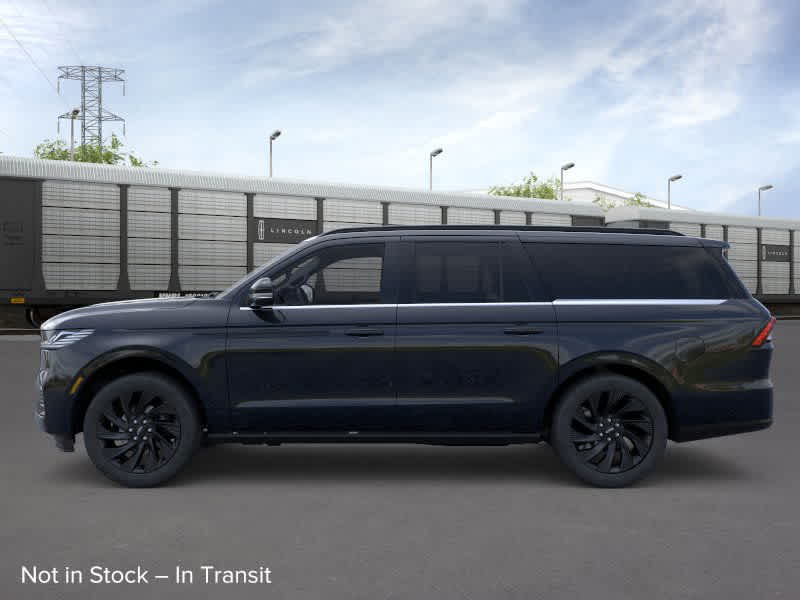 Thumbnail: 2025 Lincoln Navigator L - 3