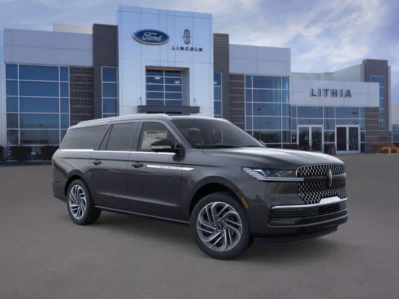 Thumbnail: 2025 Lincoln Navigator L - 7