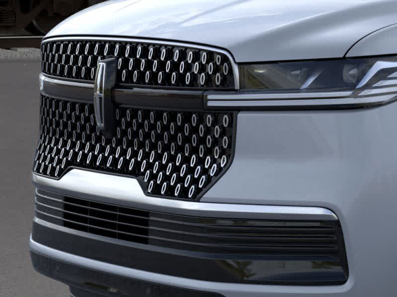 Thumbnail: 2025 Lincoln Navigator L - 17