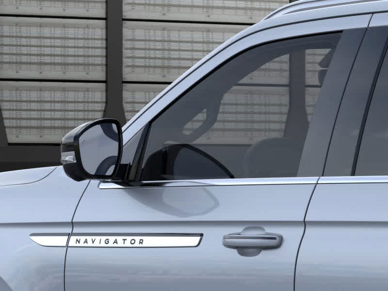 Thumbnail: 2025 Lincoln Navigator L - 20