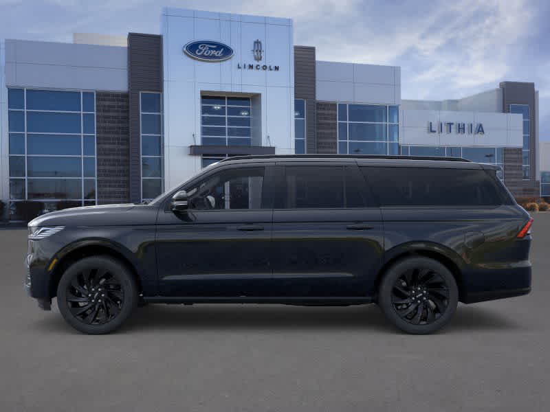 Thumbnail: 2025 Lincoln Navigator L - 3