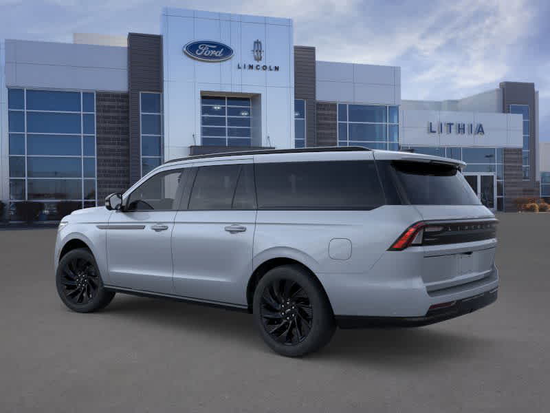 Thumbnail: 2025 Lincoln Navigator L - 4