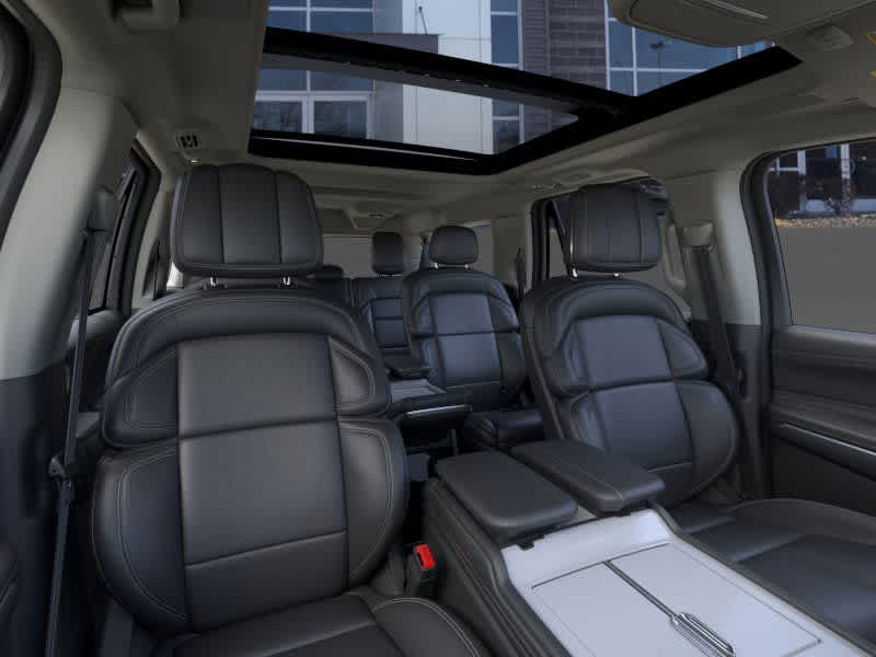 Thumbnail: 2025 Lincoln Navigator L - 10