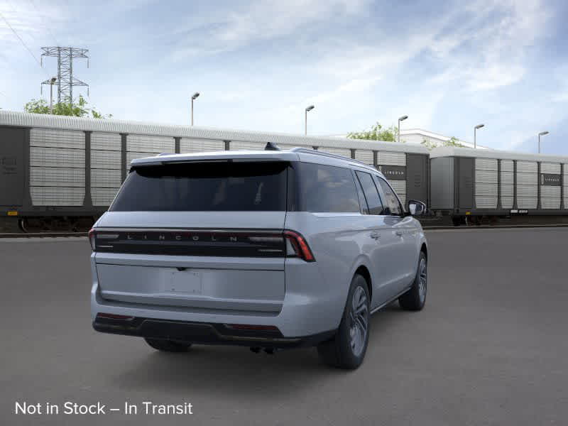 Thumbnail: 2025 Lincoln Navigator L - 8