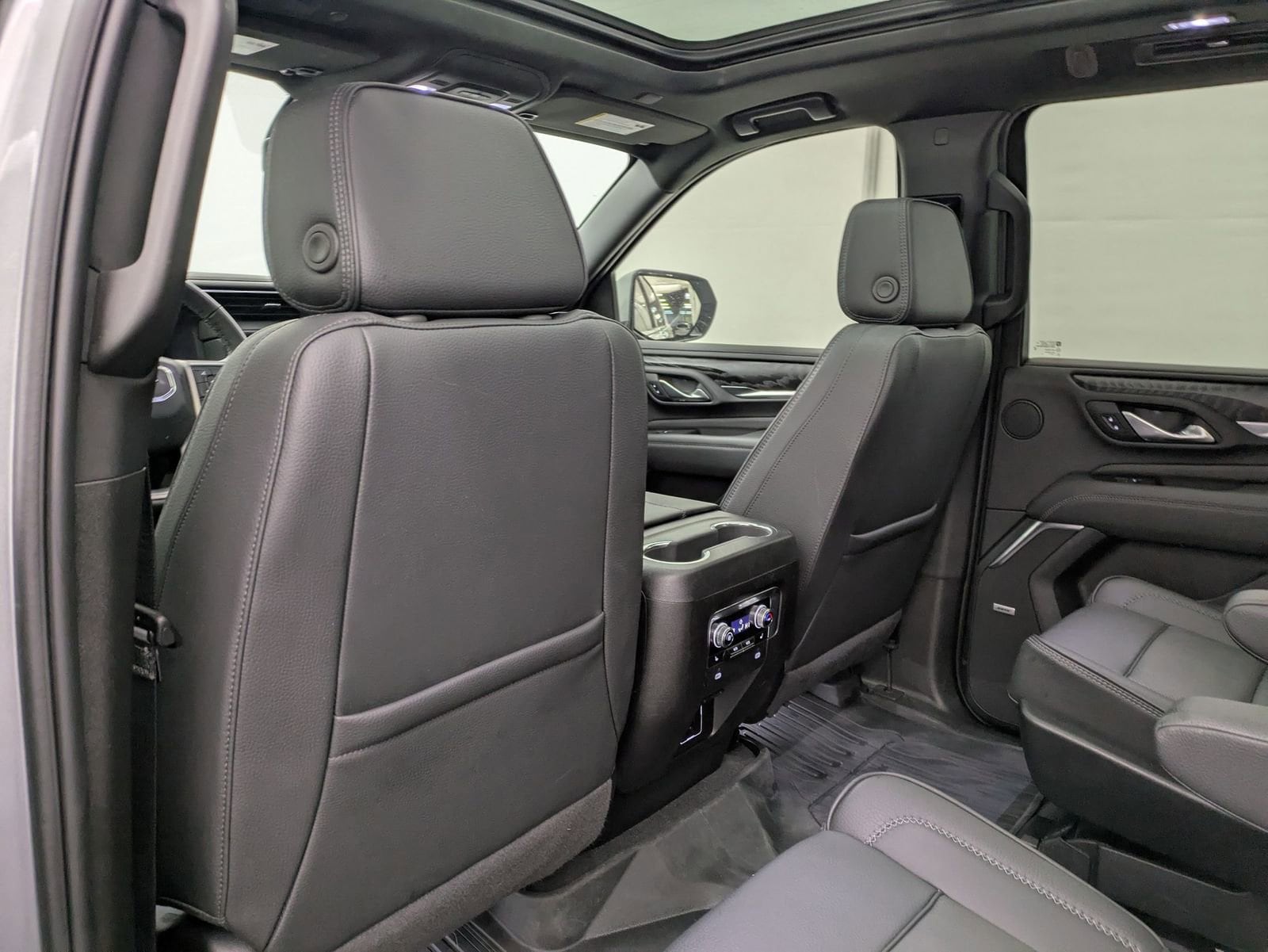 Thumbnail: 2024 GMC Yukon XL - 21