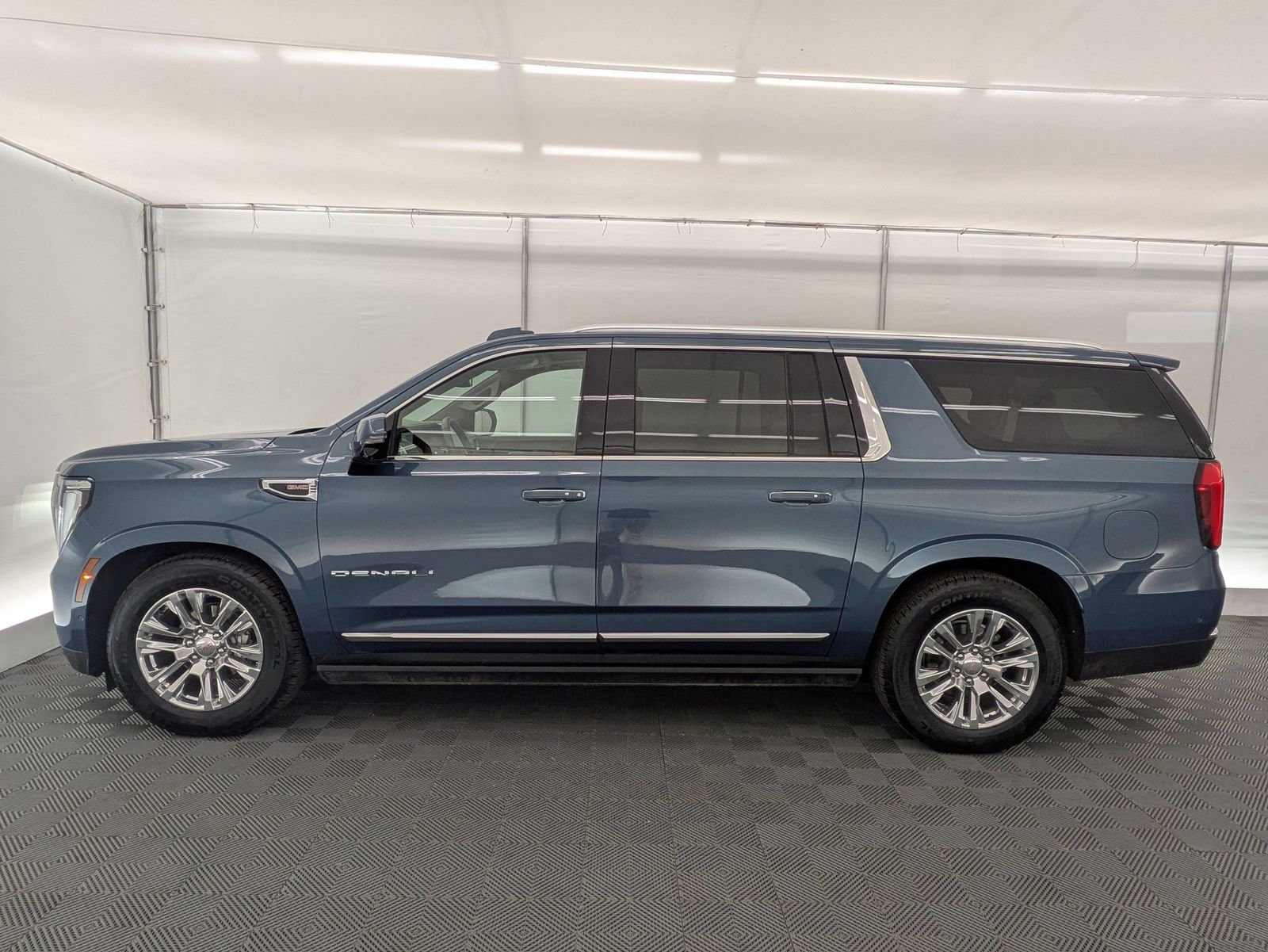 Thumbnail: 2025 GMC Yukon XL - 2