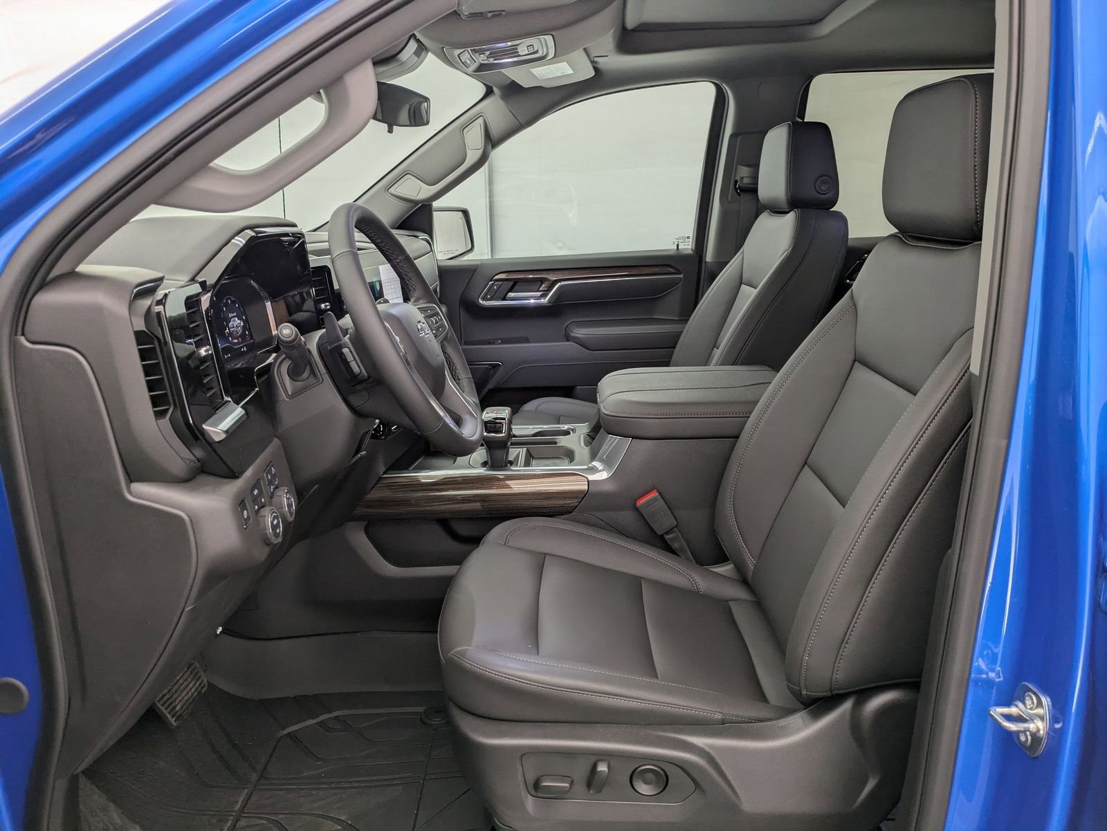 Thumbnail: 2025 Chevrolet Silverado 1500 - 19