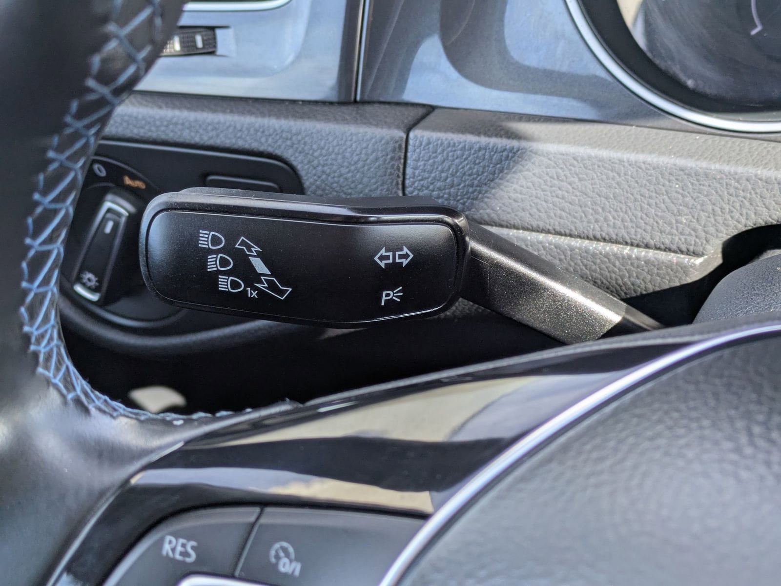 Thumbnail: 2019 Volkswagen e-Golf - 26