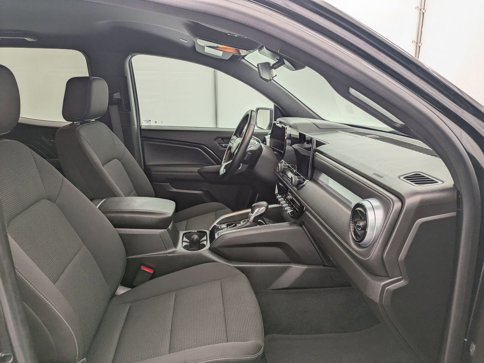 Thumbnail: 2023 Chevrolet Colorado - 24