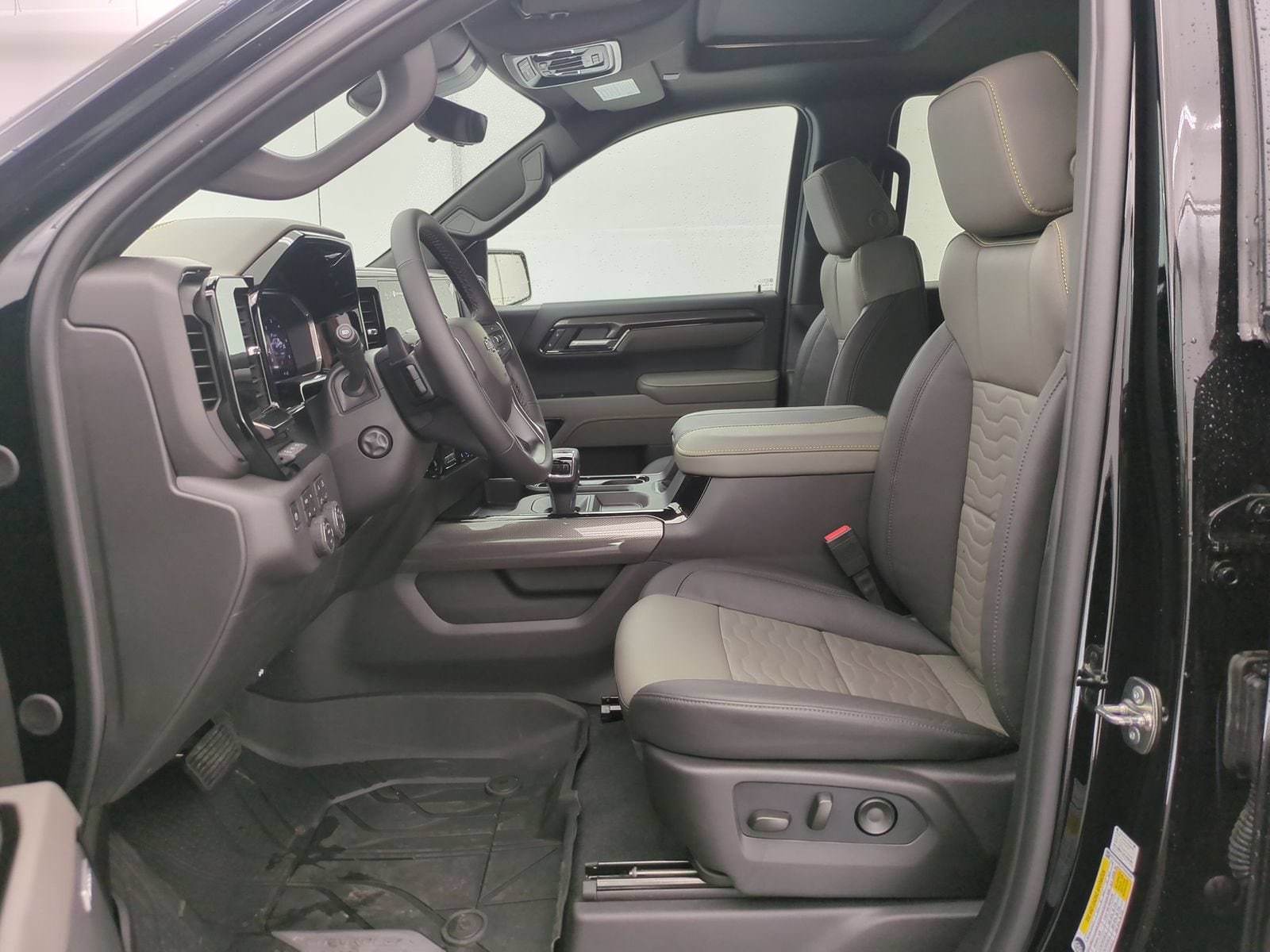 2026 Chevrolet Silverado 1500 ZR2 - Photo 15