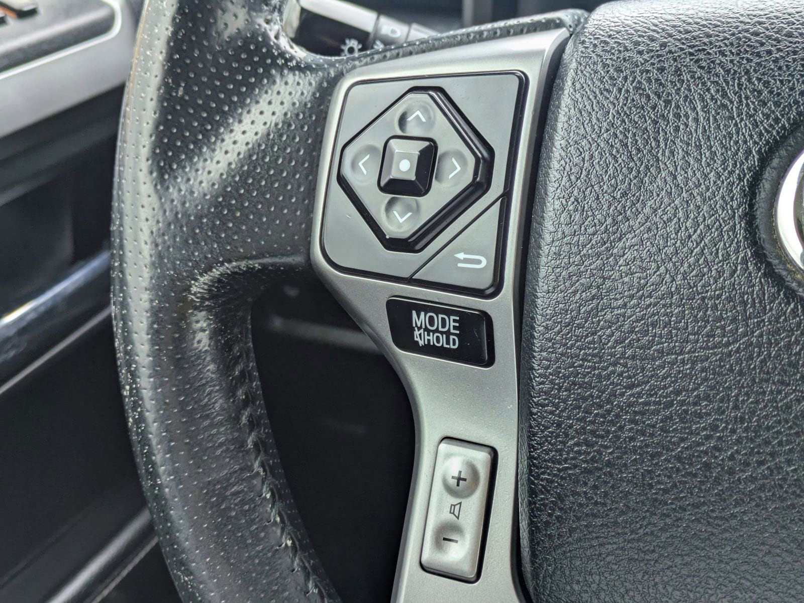 Thumbnail: 2016 Toyota 4Runner - 23