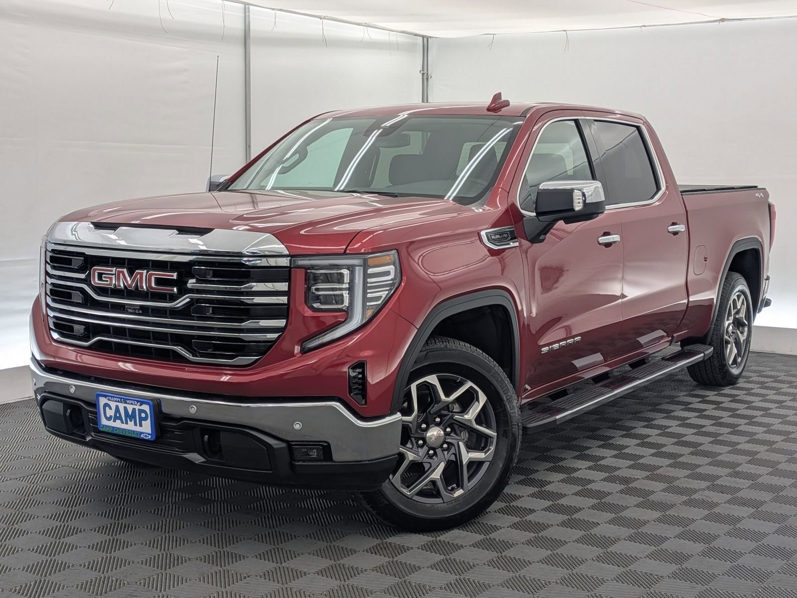 2025 GMC Sierra 4WD Crew Cab Short Box SLT's photo