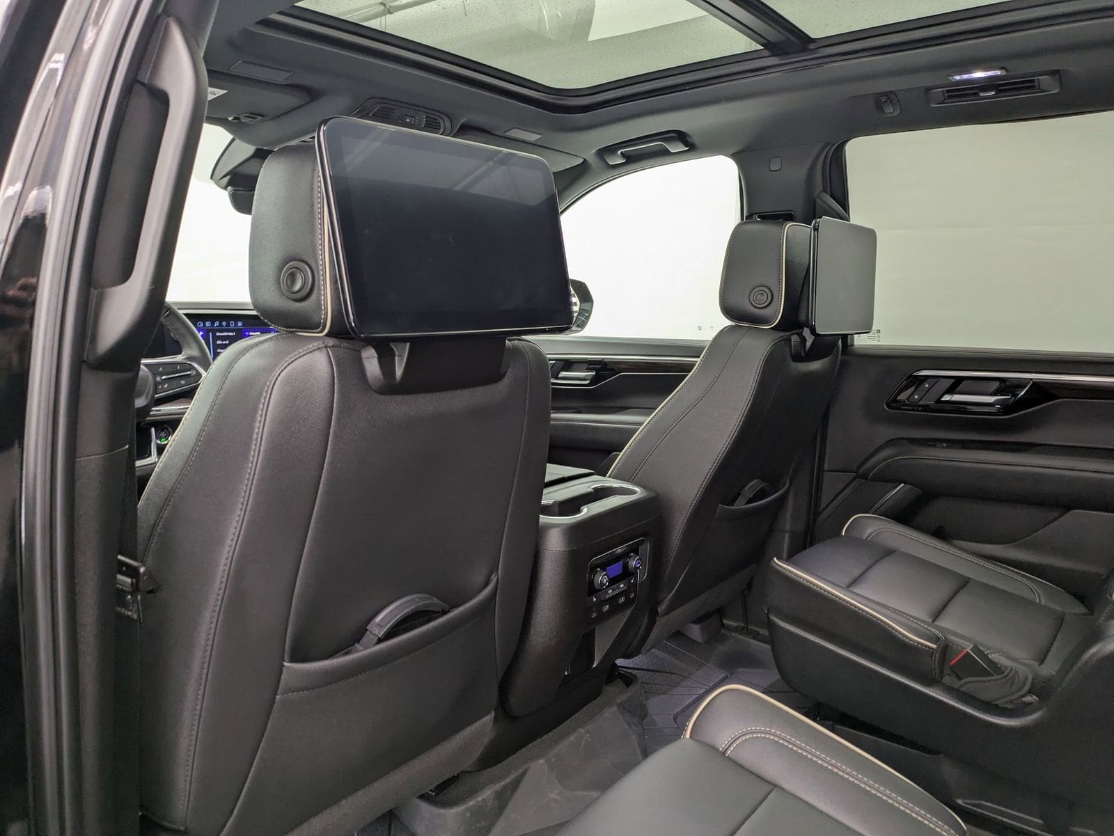 Thumbnail: 2025 Chevrolet Tahoe - 18