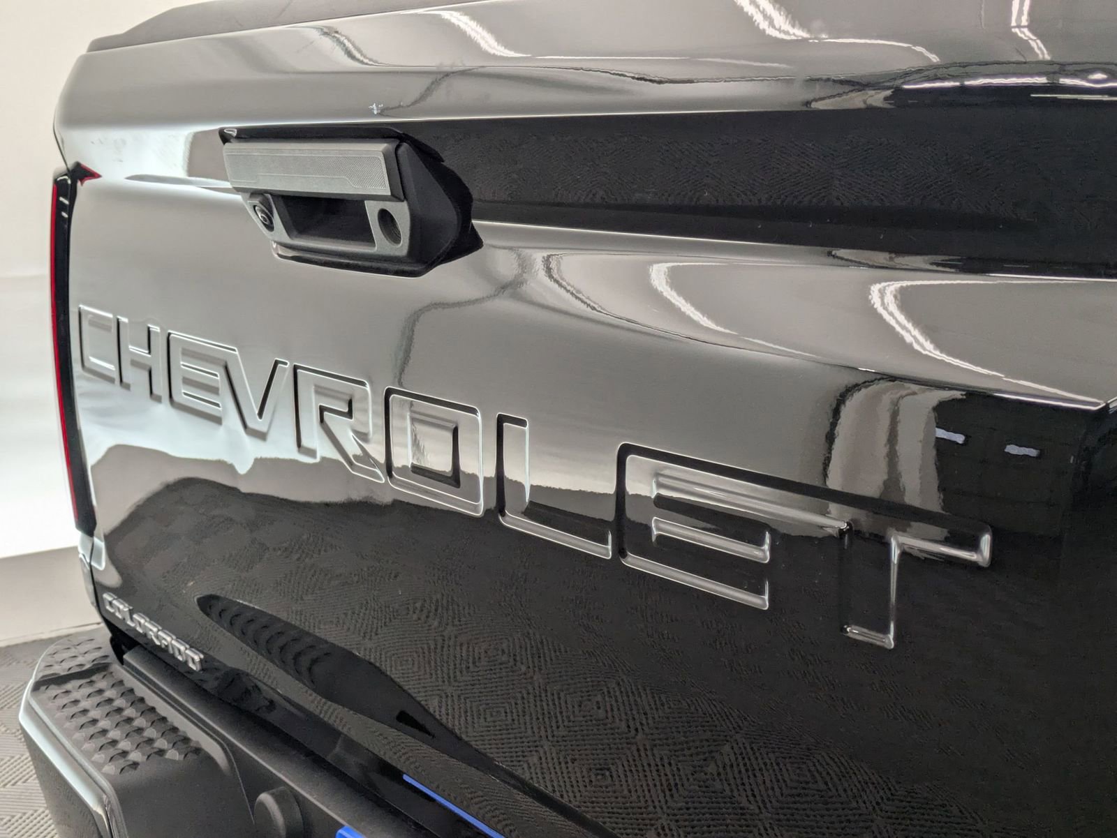 Thumbnail: 2023 Chevrolet Colorado - 14