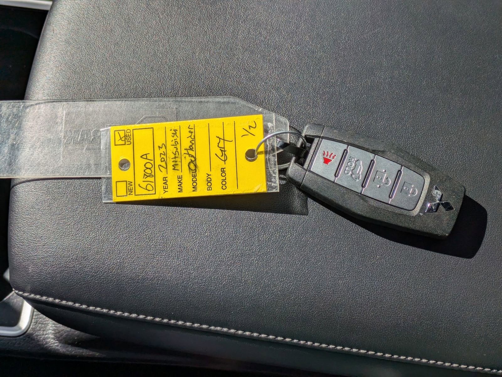 Thumbnail: 2023 Mitsubishi Outlander - 36