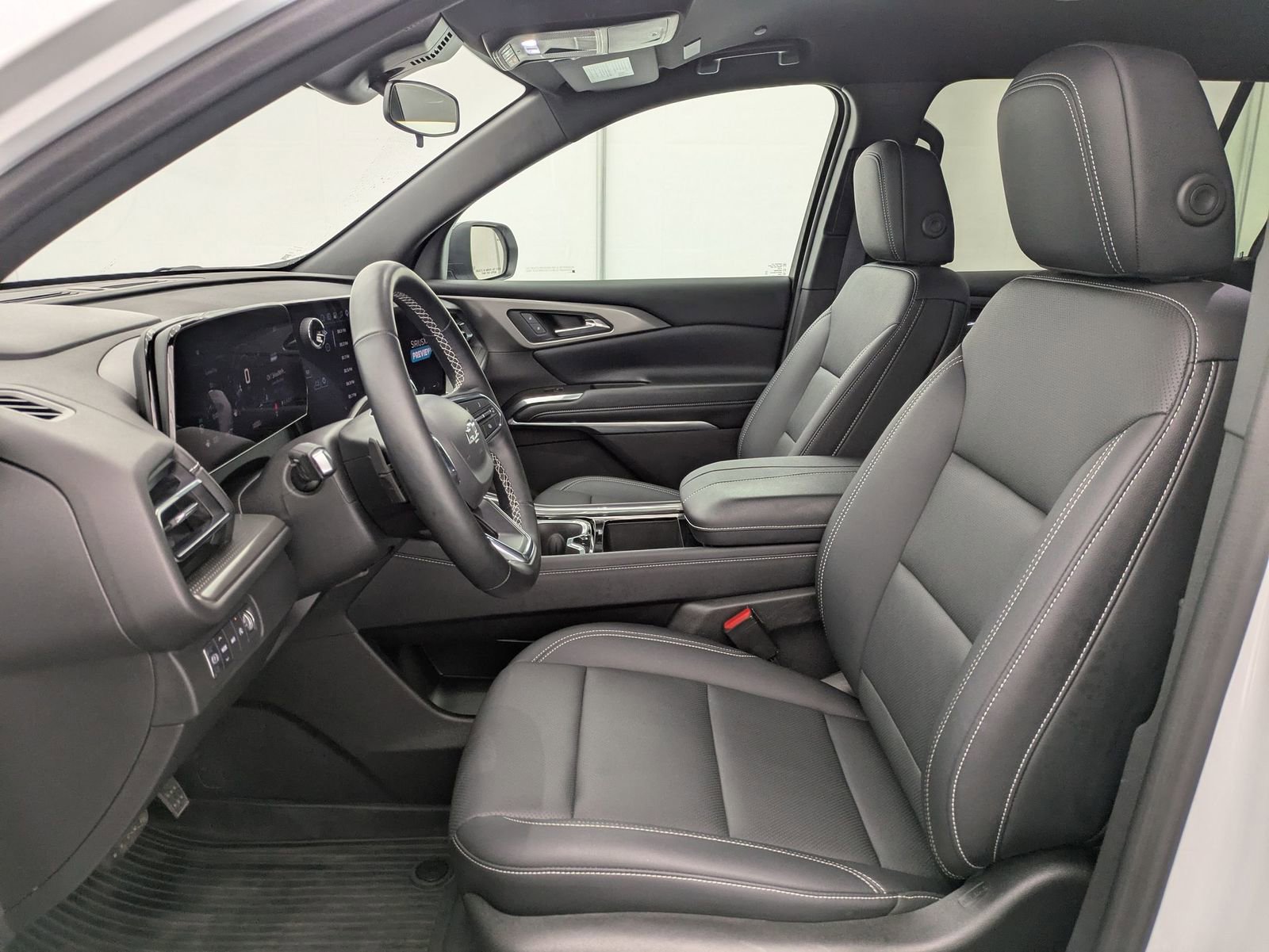 Thumbnail: 2025 Chevrolet Traverse - 16